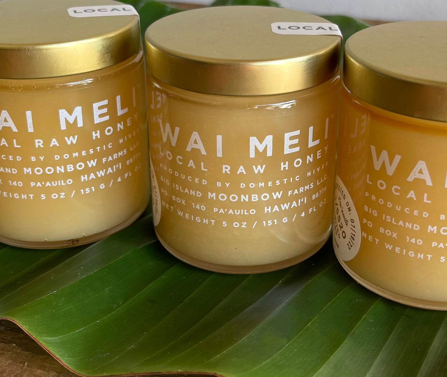 エレガントで甘く、繊細な花の香りと、時折バターポップコーンのような香りがします。レフアブロッサムの蜂蜜は軽く結晶化されており、濃厚でクリーミーな食感が楽しめます。 加熱処理のされていない生はちみつですので、良質な酵素・ビタミン・ミネラルを摂ることができます。